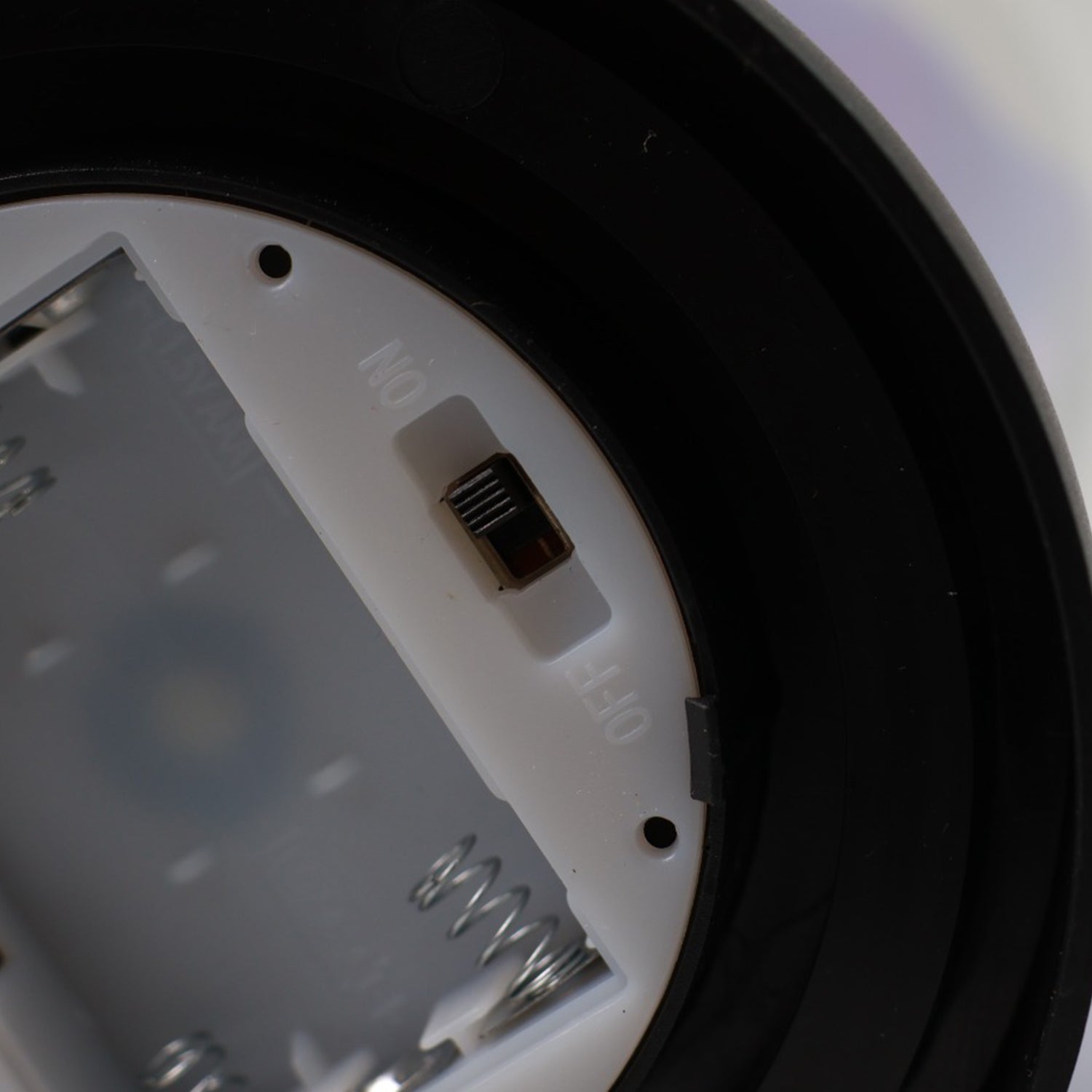 LED-Powered Eternal Rose in plastic Dome (1 Pc / Battery not Included)