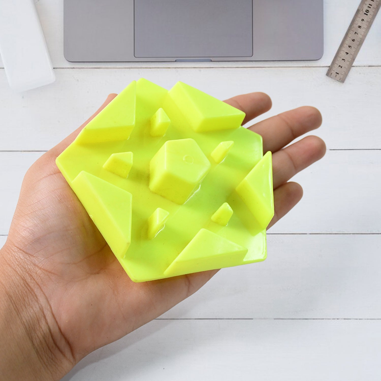 Multi-Angle Plastic Mobile Phone Stand Holder (1 pc / mix color)