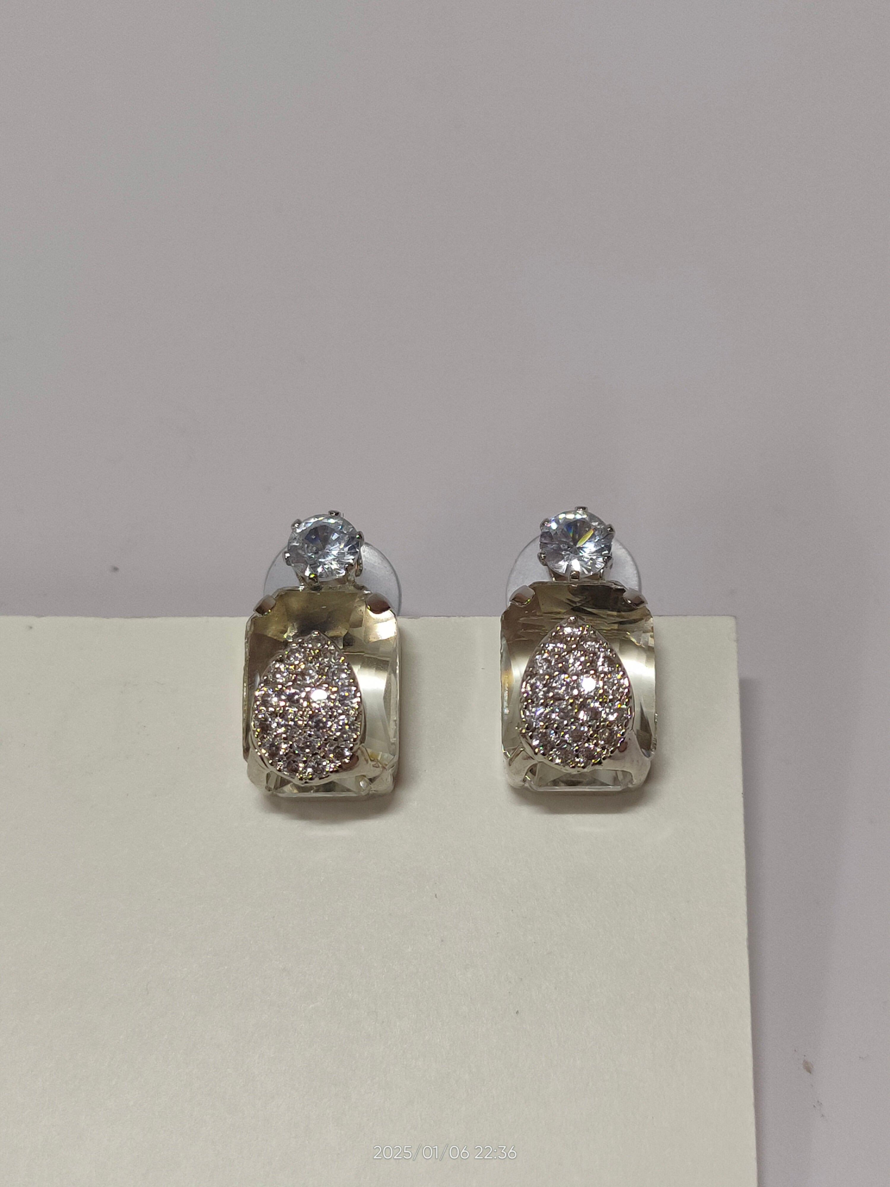 Rectangular Silver Earring with colored Diamond