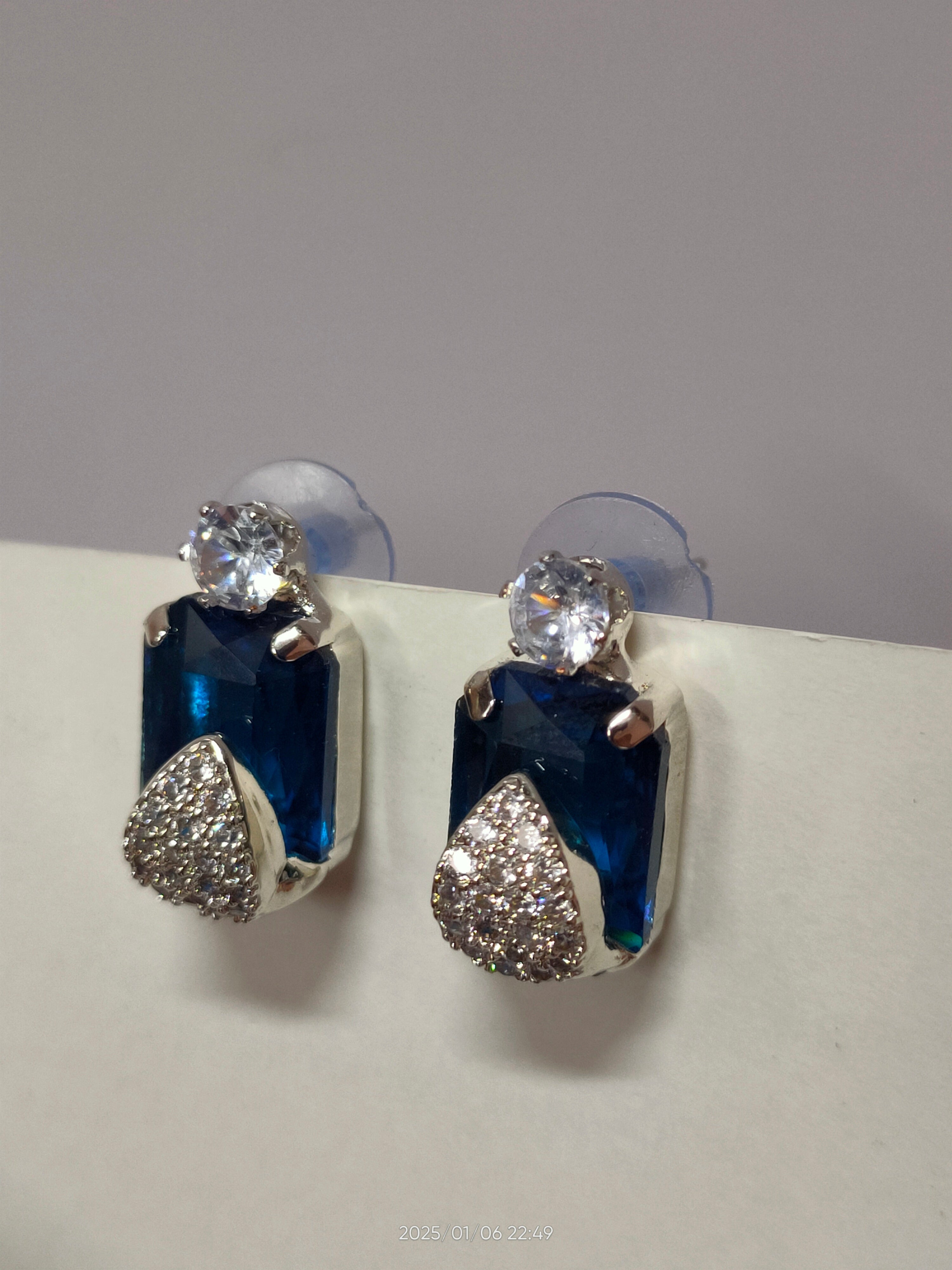 Rectangular Silver Earring with colored Diamond